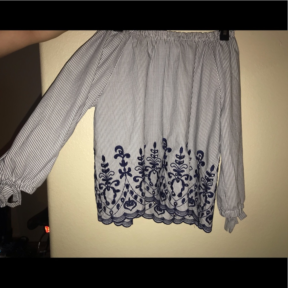 Off the shoulder women’s top!